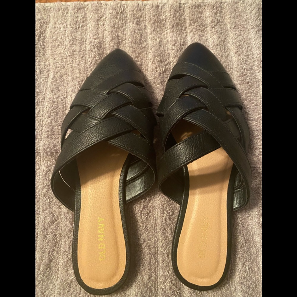 Old Navy black Mules. Never worn. Size 6